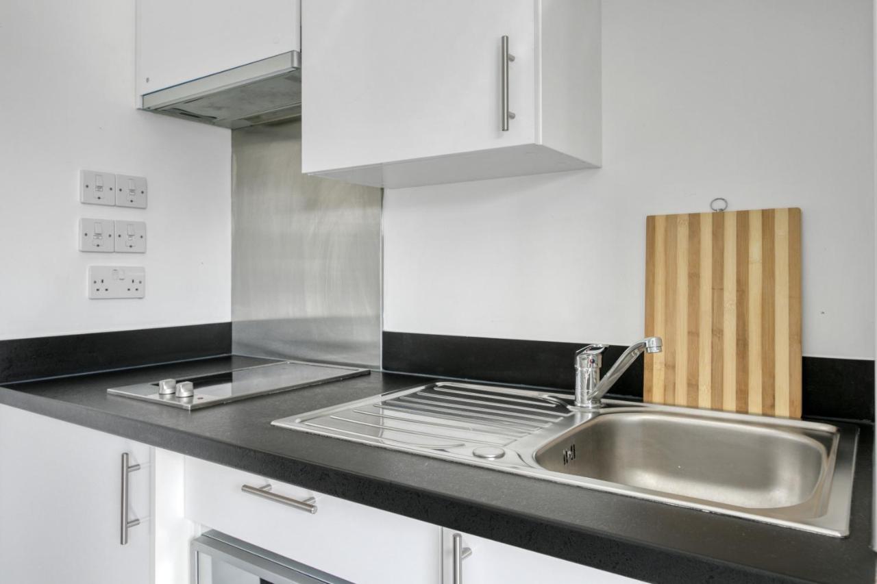 Bright & Central Studio In Luton, Sleeps 2 Luton  Kültér fotó