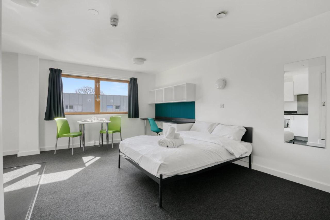 Bright & Central Studio In Luton, Sleeps 2 Luton  Kültér fotó
