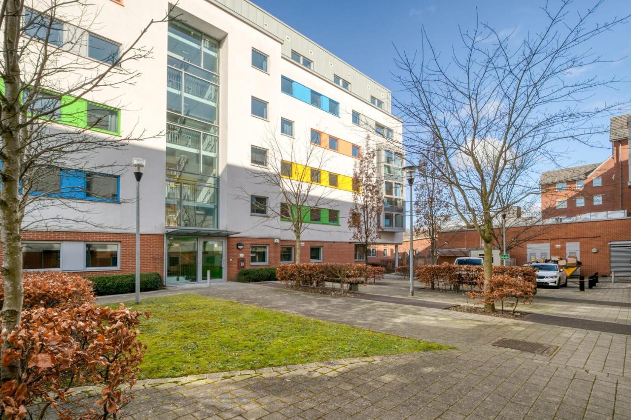 Bright & Central Studio In Luton, Sleeps 2 Luton  Kültér fotó